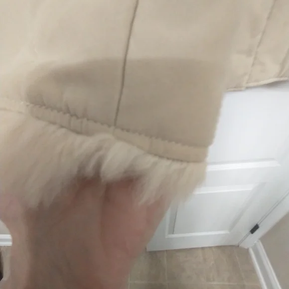 Vintage Cream Puffer Jacket with Faux Fur  Collar And Cuffs - Picture 4 of 14